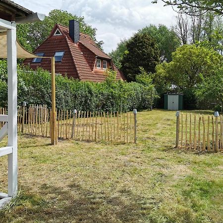 Ferienglueck An Der Nordsee Buche Deine Erdgeschoss-Ferienwohnung Mit Kamin Terrasse Und Eingezaeuntem Garten Fuer Unvergessliche Auszeiten Altfunnixsiel Kültér fotó