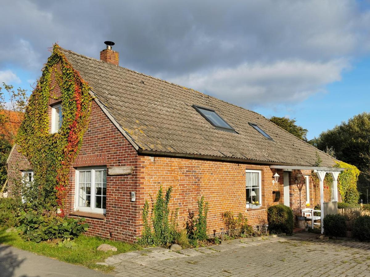 Ferienglueck An Der Nordsee Buche Deine Erdgeschoss-Ferienwohnung Mit Kamin Terrasse Und Eingezaeuntem Garten Fuer Unvergessliche Auszeiten Altfunnixsiel Kültér fotó