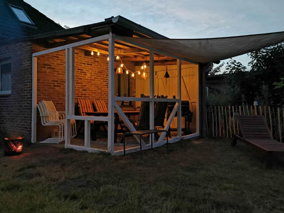 Ferienglueck An Der Nordsee Buche Deine Erdgeschoss-Ferienwohnung Mit Kamin Terrasse Und Eingezaeuntem Garten Fuer Unvergessliche Auszeiten Altfunnixsiel Kültér fotó